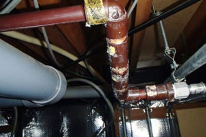 天井給湯管水漏れ修理